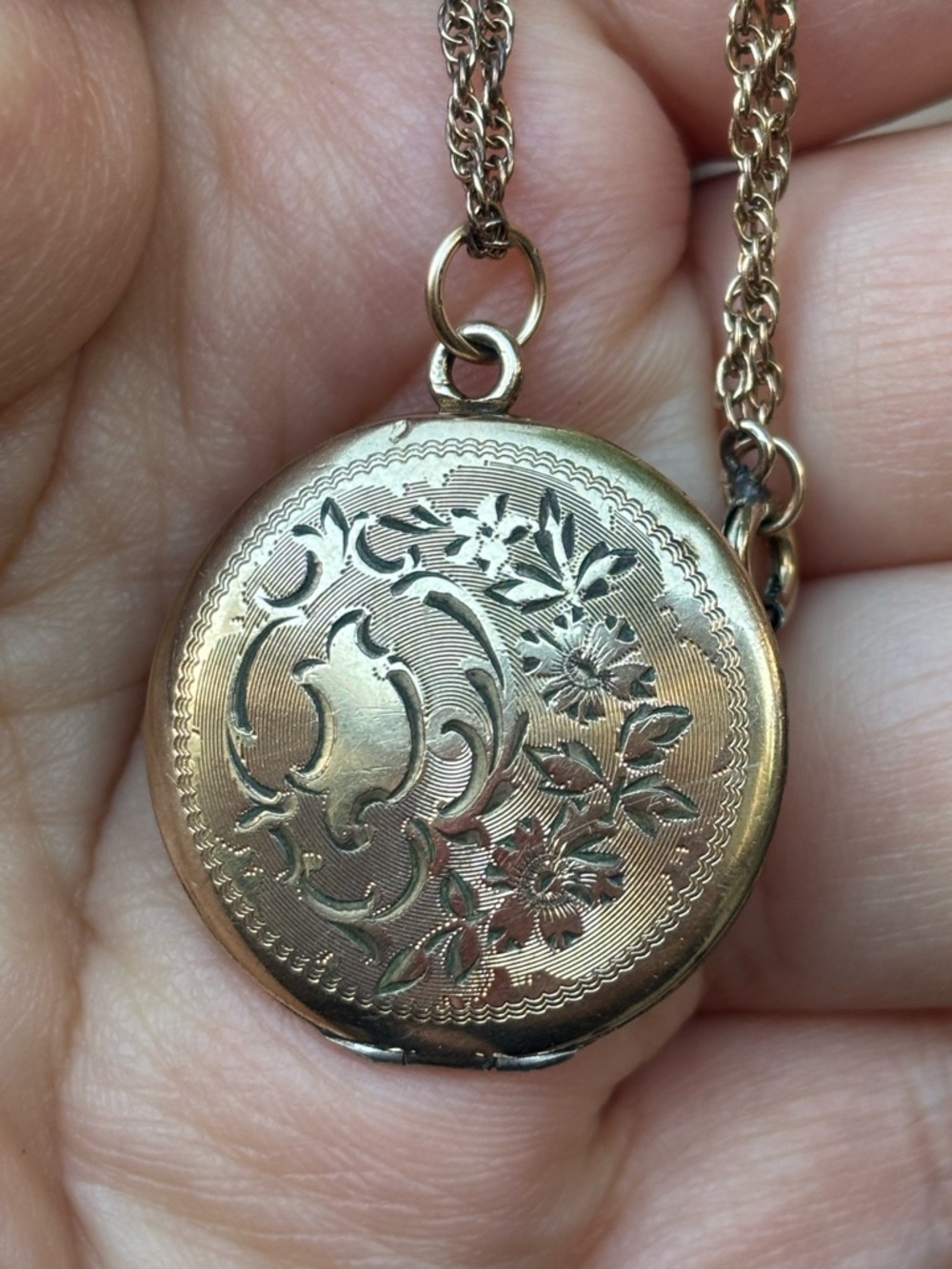 Vintage Gold Filled Locket Necklace 18” Floral Engraved Round Photo Pendant Gift